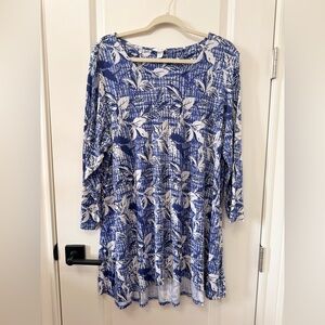 Intro. Navy and White Leaf Pattern Top